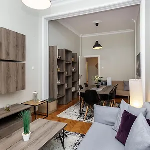 C.4 Red Rose #colony_central_apartment Διαμέρισμα